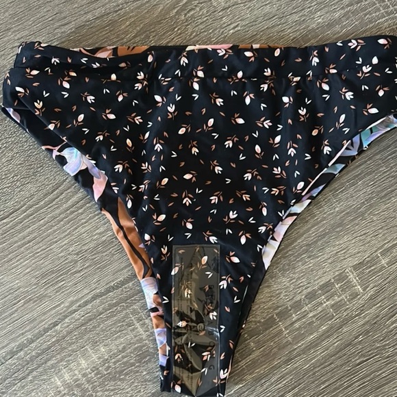 Billabong tropic moon rise reversible rise super skimpy coverage NWT - Picture 3 of 4